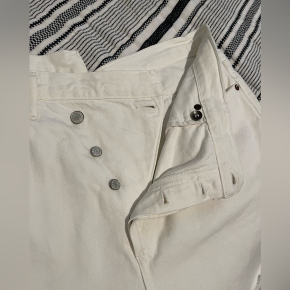 AGOLDE Criss Cross Frayed Bottom Distressed White Denim Shorts Size 31 NWOT - Picture 4 of 9